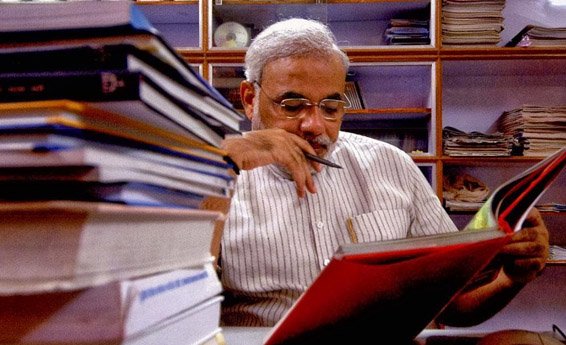 A voracious reader, Modi’s room was stacked with book piles upto 6ft high